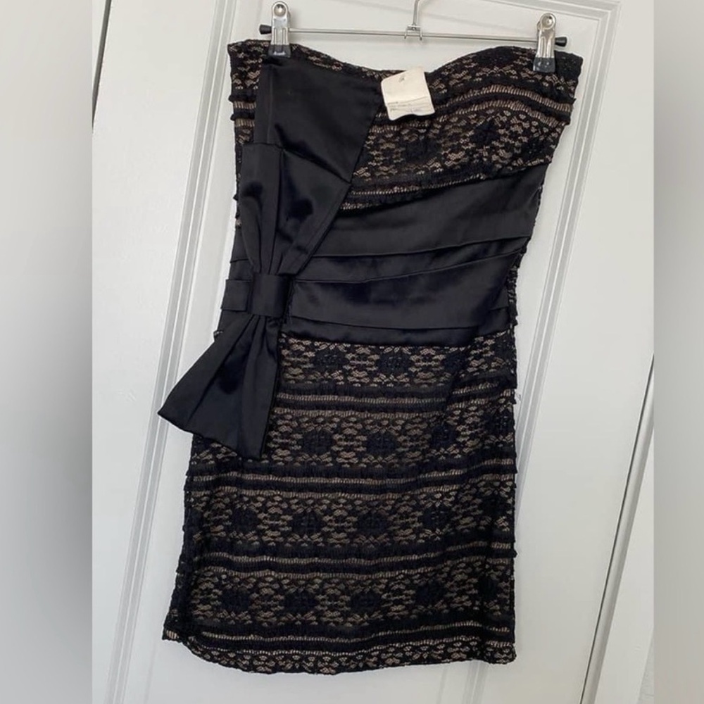 Elegant Black Lace Strapless Dress
